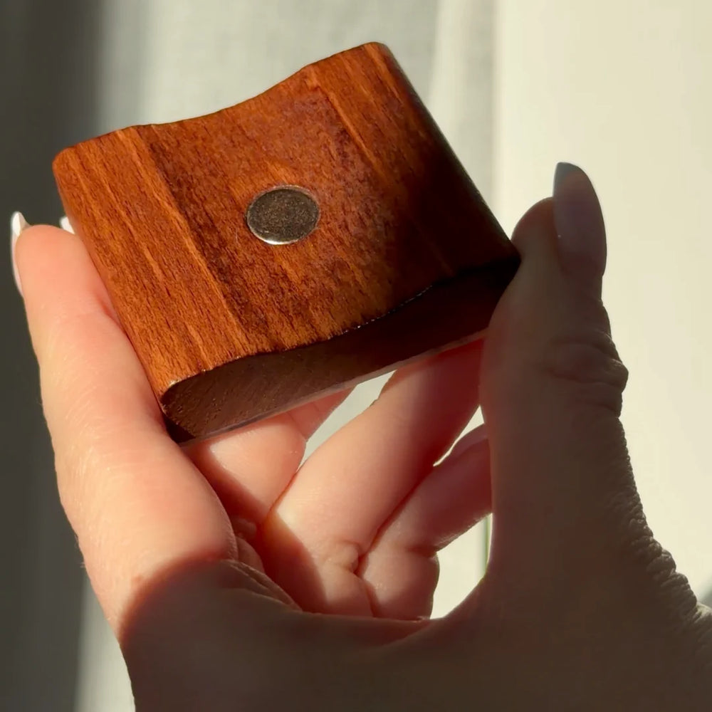 Calzascarpe magnetico in legno massello – 55 cm